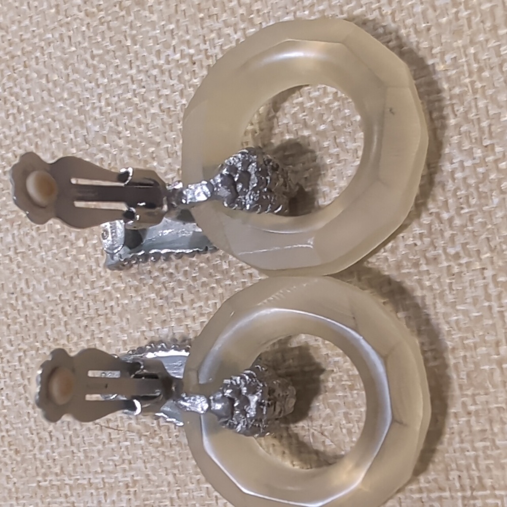 80s Vintage RJ Graziano Chunky Frosted Lucite Silver Statement Drop Clip Earring - Picture 7 of 9